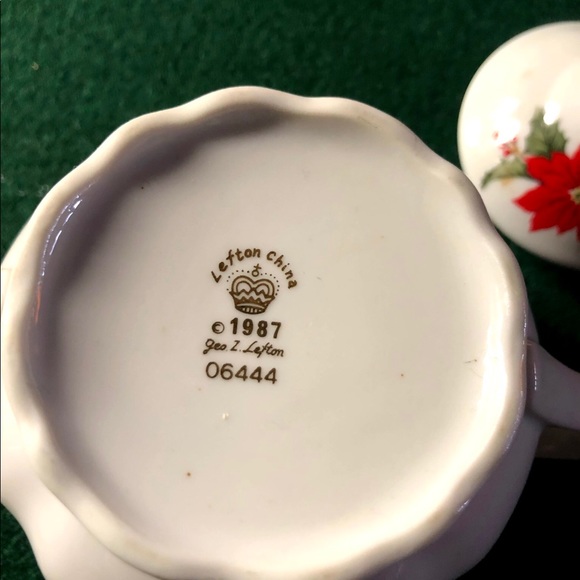 Lefton Pointsettia Sugar Bowl & Lid - Picture 3 of 3